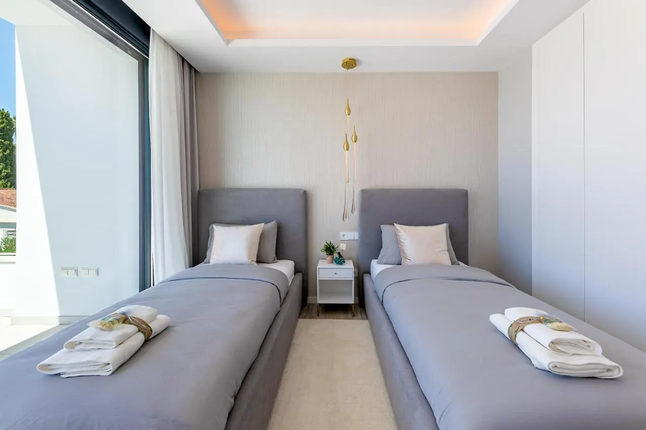 797 Holiday Rentals - Lujosa Y Moderna Villa En Puerto Marina Benalmádena Spagna