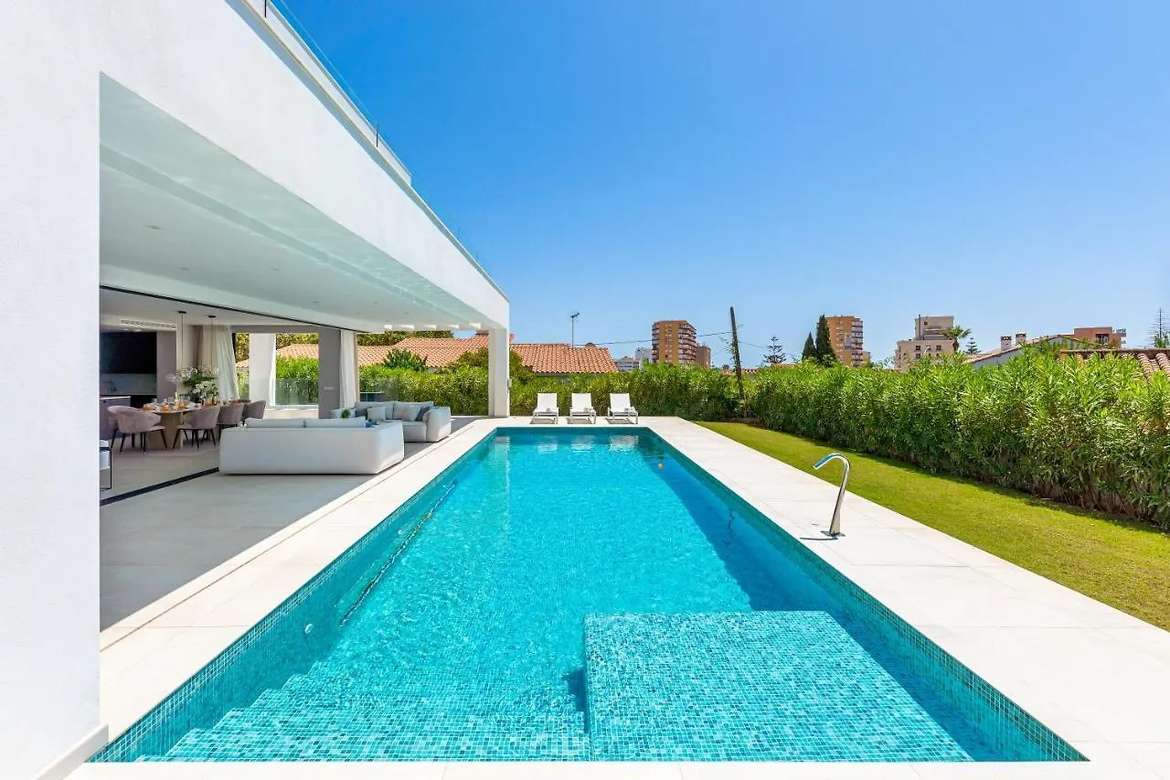 797 Holiday Rentals - Lujosa Y Moderna Villa En Puerto Marina Benalmadena Spain