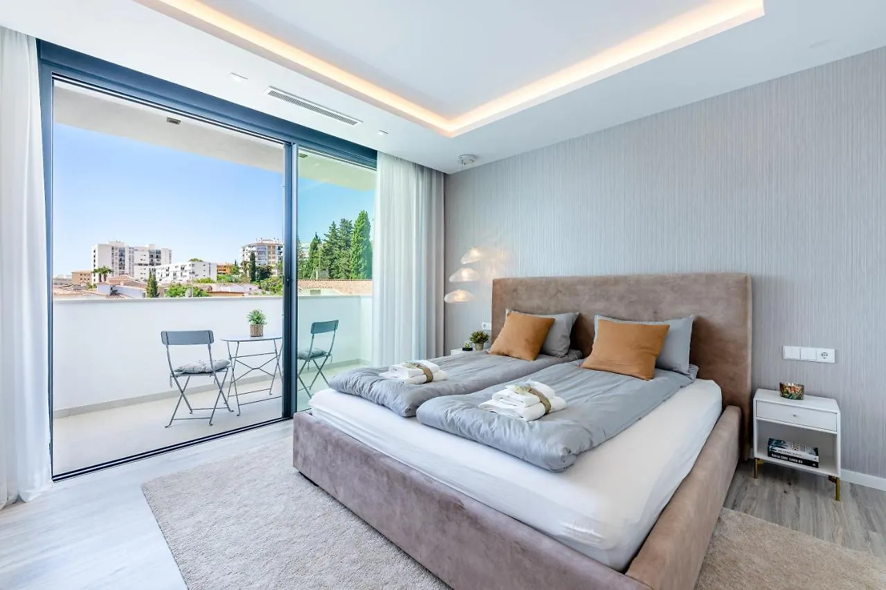 797 Holiday Rentals - Lujosa Y Moderna Villa En Puerto Marina Benalmadena 0*,