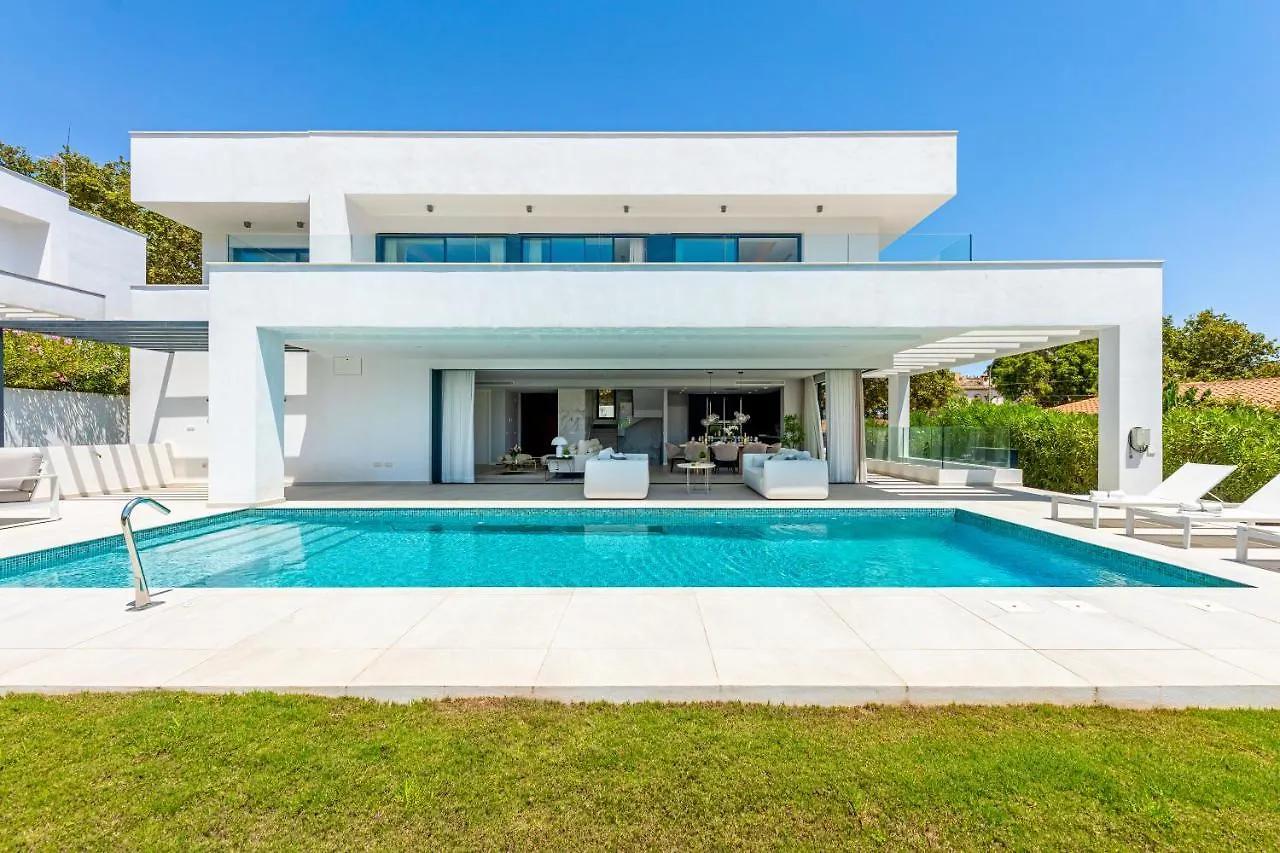 797 Holiday Rentals - Lujosa Y Moderna Villa En Puerto Marina Benalmádena