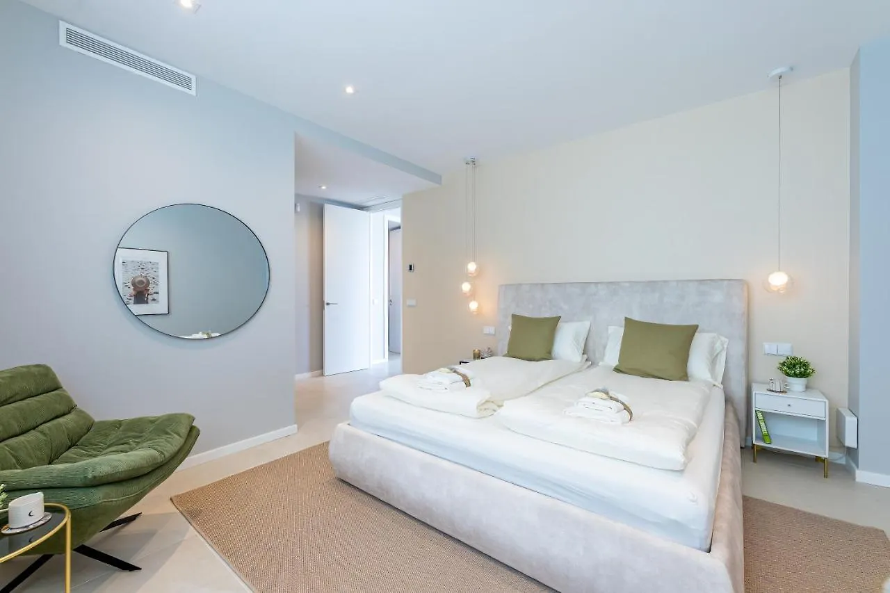 797 Holiday Rentals - Lujosa Y Moderna Villa En Puerto Marina Benalmádena 0*,